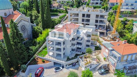 OPATIJA, CENTRUM - luxe penthouse in het centrum van Opatija met garage en panoramisch uitzicht voor lange termijn verhuur Exclusief in het DUX-aanbod presenteren wij een uniek penthouse van 204 m2 in een hoogwaardig nieuwbouwproject onder Nova Cesta...