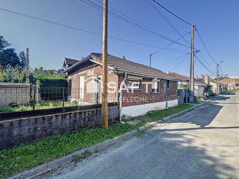 Située au nord de Peronne, dans un village qui dispose de toutes les commodités nécessaires (école, boulangerie,..), vous découvrirez cette maison en briques d'une surface de 58m2 sur une parcelle de 192m2. Idéal pour un premier investissement ou un ...