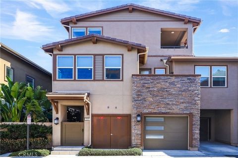 Curated for the Modern Buyer as the Ultimate At Home Sanctuary, 213 Denali blends Gorgeous Design Features with Supreme Functionality. Located in the Resort-Style Community of Serrano Summit Featuring 3 Bedrooms, 3.5 Bathrooms +Loft and four Custom O...