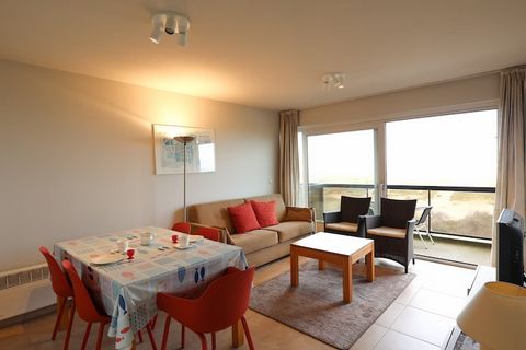 This modern studio apartment in Oostduinkerke is a cozy getaway designed for up to 4 people. Featuring a well-equipped kitchen, a comfortable living/bedroom area, and a balcony with beautiful sea views, it offers everything you need for a relaxing st...