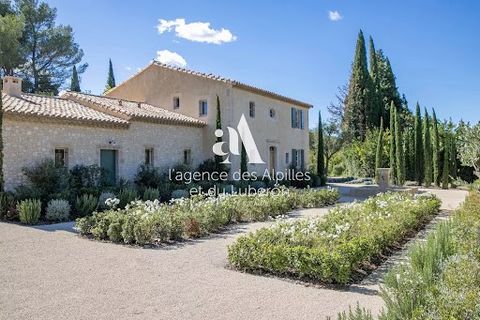 For sale in Eygalieres. Property on a 1.4 hectare estate in the heart of the Alpilles, just minutes from the village centre. This 300 sq.m house restored and enlarged, is characterized by its beautiful volumes, its refined amenities and high ranges a...