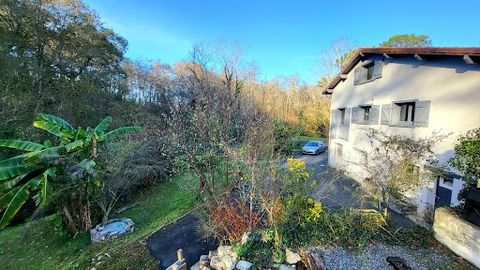 Ideally located at the end of a quiet cul-de-sac and bordered by a municipal forest in a sought-after residential neighborhood consisting solely of detached houses. Traditional Basque house built in 1984, type T7 over 3 levels (4 bedrooms + 2 studios...