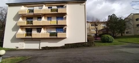 A vendre appartement de 99,19m2 au 1er étage d'une copropriété de deux étages sans ascenseurs. Rénovation du bien faite, électricité remise aux normes (tableau refait). Cuisine vendue avec son équipement. L'appartement se situe près de l'axe Armand D...