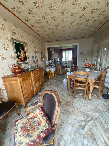 Maison individuelle, 2 chambres, jardin et garage.