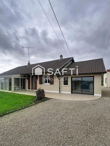 Pavillon de plain-pied, trois chambres et un bureau avec véranda chauffée et hangar + garage