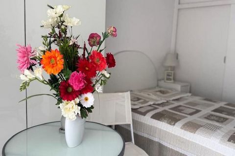 Niché au cœur du charmant port de pêche de Grau du Roi, ce superbe appartement offre une vue imprenable sur le rythme envoûtant de la vie balnéaire. Sa terrasse exposée sud-ouest vous permettra de profiter d'une vue panoramique sur le chenal et la Mé...