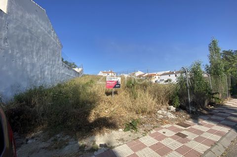 Identificação do imóvel: ZMES505787 Only plot available with license for commercial premises and single-family housing. This beautiful plot is located in the best passage area of all Colmenar a few meters from the football field and next to some of t...