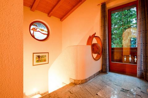 Passez des vacances agréables en famille ou en groupe dans cette belle maison de vacances à Reith im Alpbachtal, en Autriche. Entourée d'un charmant jardin, elle dispose de 4 chambres confortables pouvant accueillir 10 personnes en tout. Le village d...