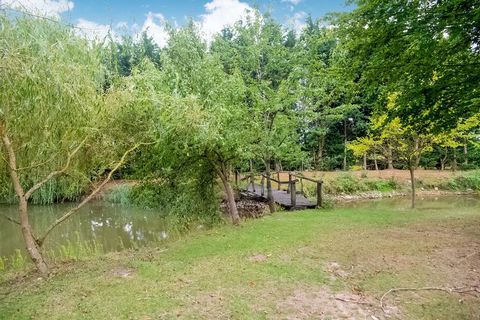Away from the city clutter, this cottage in Florennes is a heaven for nature lovers. Stay in its 2 bedrooms for 4 people with a child. The home features a garden where you can relax on the sun-loungers while preparing a barbecue meal. You can also sp...