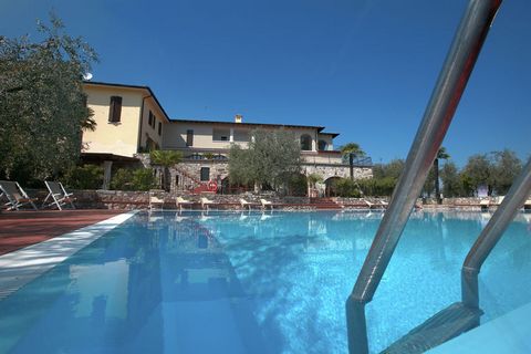 Situated in Soiano del Lago, this holiday home overlooks stunning views of the lake. With a shared swimming pool and garden, surrounded by lovely bike paths to discover gorgeous views, this home is great for all the cyclists and welcomes couple/famil...