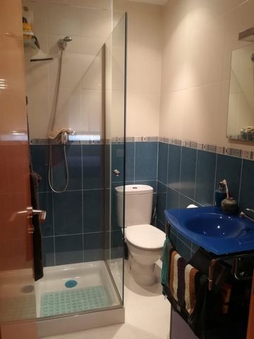 S e sells apartment in Betxí in a very quiet area and close to supermarkets, shops, green areas, etc. The house has three bedrooms, kitchen with gallery, two bathrooms and a spacious bright dining room with television area and restoration, the house ...