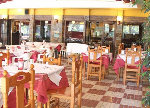 Magnifico Restaurante a la venta en el centro de Marbella, está situado en la zona de Miraflores. Este Restaurante lleva abierto y trabajando desde hace más de 30 años, tiene una clientela fija de hace muchos años. Gran inversión para personas que qu...