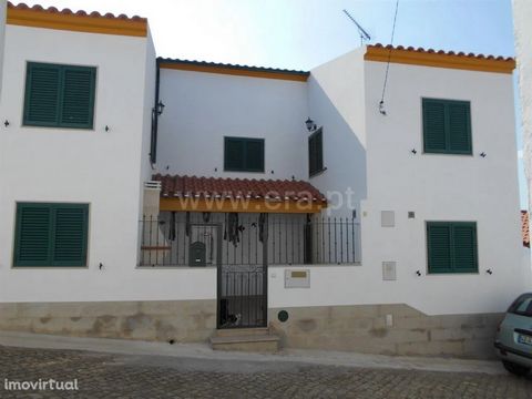 Excellent villa as new with excellent areas and excellent finishes in quiet area and with good access. Composed of kitchen, living room with fireplace and stove, 3 bedrooms, 2 WCs, one of them with hydromassage column. There's a patio with barbecue a...