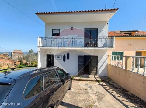 3 bedroom villa near Albufeira do Castelo do Bode. House with 3 floors. With backyard in front and back. In the RC we have a service bathroom, a large kitchen with fireplace and a living room. On the 1st floor we have 3 bedrooms, all with balcony and...