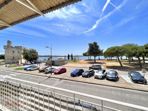 For sale exclusively in Port-Saint-Louis-du-Rhone (13230), Magnificent three-room apartment of 70 m2 with sunny balcony and view of the Rhone, as well as the Saint-Louis tower. Located between the Rhone and the marina, this magnificent apartment offe...