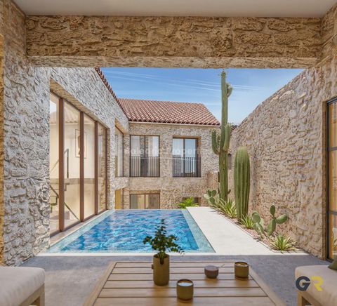 Turnkey project with pool in Sineu Welcome to this exquisite town house located in the Central region, offering an exceptional combination of luxurious qualities, stunning architecture, and complete privacy. Boasting a total surface area of 245 squar...