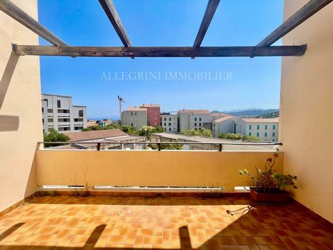 In the immediate vicinity of the city center, a stone's throw from Paoli Square and in a quiet environment, this duplex is located on the 2nd and top floor. With a total surface area of 107.31 m2 (97.38 m2 carrez), the apartment is arranged on 2 leve...