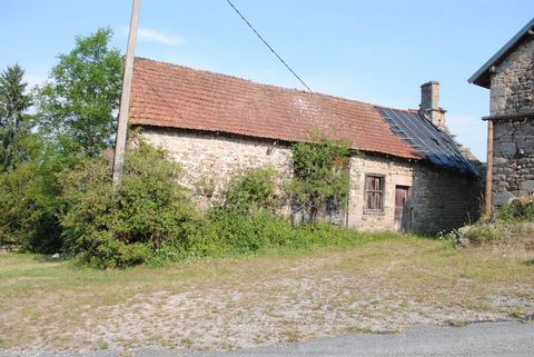 Old house with adjoining barn to renovate in full.   Total floor area 77 m2   Land of 200 m2.   Philippe ERB Commercial agent registered with the RSAC of Guéret no 499 694 693