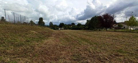 Building land with an area of 2444 m2, flat, servicing on the edge (water edf tae). Information on the risks to which this property is exposed is available on the Geohazards website: ...