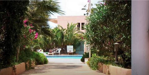 Outstanding investment opportunity! Ideally located, spacious hotel in front of the sea in San Antonio bay. This is a six floor hotel with 86 bedrooms, many of which have direct sea views. The hotel is fully operational, however has lots of potential...