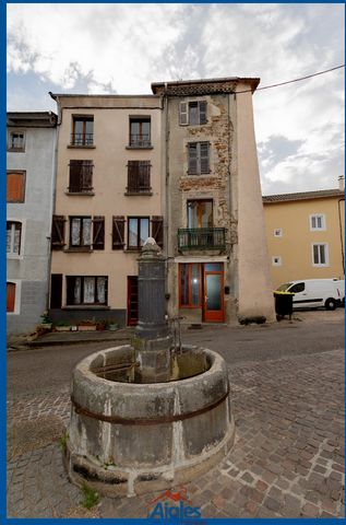 In downtown Arlanc, I offer this small village house of 40m2 to renovate easily. It consists of three levels: Ground floor: kitchen and access to the cellar. 1st floor: a bedroom and bathroom with toilet. 2nd floor, a bedroom and a room with a water ...
