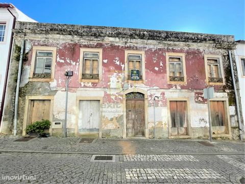 4 bedroom villa located in a quiet residential area and inserted in a parish with historical prominence. The house needs to be restored. For more information, please feel free to contact us! Ref FF0018 - See more properties at exitcasa. En We take ca...