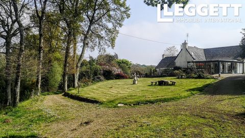 A21770KE29 - Only 15min from Morlaix, in the town of Plougonven, come and discover this magnificent property of 7800m². A true haven of peace for this single storey house located in the heart of nature in an isolated setting. Information about risks ...