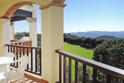 A paradise for golfers! The resort, built in 1992 in the style typical of the country, is located in the middle of the Club Golf d'Aro golf course, embedded in the impressive hills and mountains of the Costa Brava. Whether a spacious pool area (indoo...