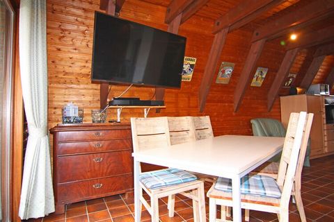 Cozy holiday home with a fireplace in the idyllic seaside resort of Krusendorf, close to the Baltic Sea. Quietly located on a private path, only 200 m to the sea and the natural beach. Beach, sea, nature - Krusendorf is a quiet, picturesque place. Th...