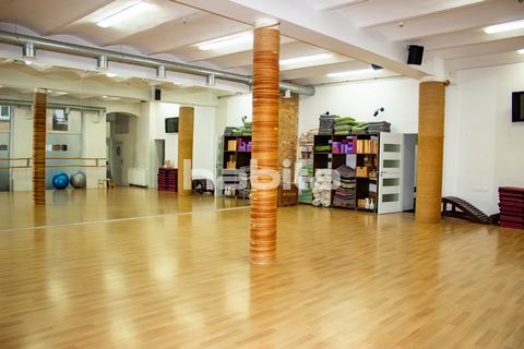 Commercial premises - sports, gymnasium. At the entrance, there is a small reception room where visitors are received. Inside there is also a sauna with showers-dressing rooms separately for women and men. A large gym with a mirror along the entire w...