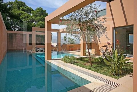 These two villas for sale in Chania, provide the perfect investment opportunity both for touristic exploitation and year round private residence. it is located in the hill of Profitis ilias east of the old city of Chania, thus providing the perfect d...
