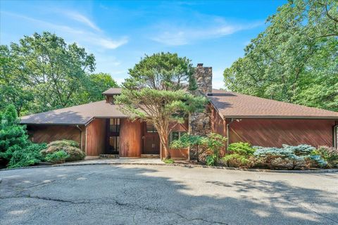 Welcome to 4 Dukes Ct , an exquisite property from Mendham, New Jersey.  Situated on a serene cul-de-sac, this exceptional residence offers the perfect blend of luxury, privacy, and contemporary design. With over 6,000 square feet of living space, fi...