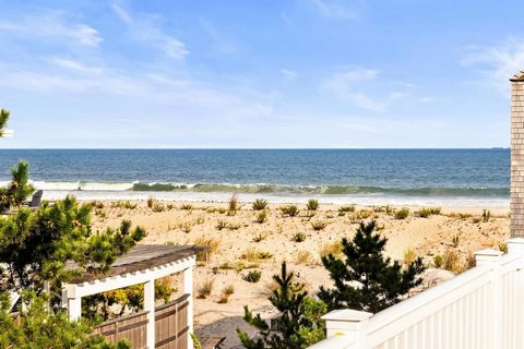 Introducing a captivating oceanside retreat that epitomizes coastal luxury living. This exquisite 4-bedroom, 3.5-bathroom is situated just steps away from the beautiful beaches of North Beach, ensuring an unrivaled seaside experience. As you step ins...