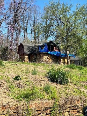 Attention builders and investors! Don't miss this chance to restore and rebuild a house in the East Point neighborhood. This property has great potential to become a newly built two story residence. Please note that a fire has gutted the structure, s...