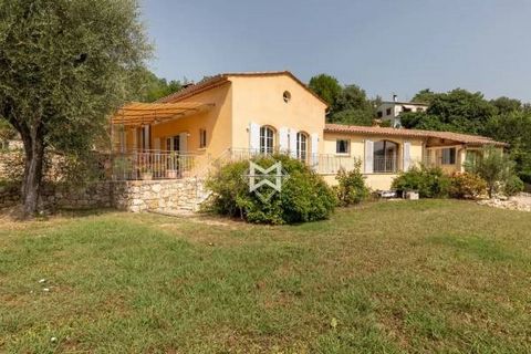 Situated at the end of a cul-de-sac, this recent Provencal villa enjoys total peace and quiet in a verdant setting with magnificent panoramic views of the surrounding hills. It offers a superb reception area with cathedral ceiling, an independent apa...