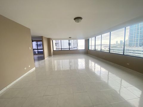 This SPACIOUS and WELL DISTRIBUTED PENTHOUSE apartment is located in the heart of Bella Vista in MARBELLA, close to the banking area. This well-maintained building with only 1 apartment per floor, has several access roads from Via España, Calle 50, S...