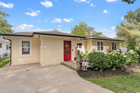 Welcome to 16929 Royal Lane! This gorgeous 4 bedroom, 2 bath waterfront home provides the perfect cottage feel and sits in the perfect location close to Lake Michigan and downtown Grand Haven. BONUS! THIS HOME IS APPROVED FOR WEEKLY RENTALS! Upon ent...