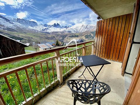 ----- Visite virtuelle 360 sur demande ----- Sur la station de ski d'Albiez Montrond, au col du Mollard, appartement T2 cabine d'une surface de 36 m2, dans une résidence avec piscine couverte comprenant un entrée, un coin montagne, un séjour/cuisine ...