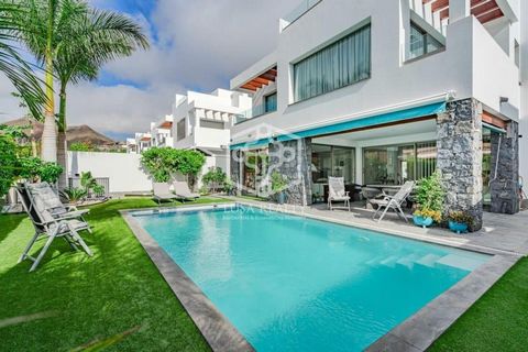 In the heart of Los Cristianos, in a street with little traffic, this modern villa with designer furniture is for sale. The large terrace leads to the spacious ground floor with a dining area and a living room. The very large windows allow an all-rou...