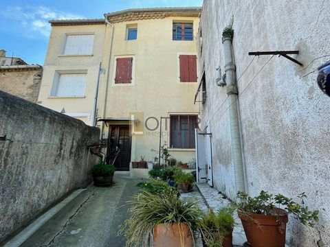 This house of 172m2 in total with convertible attic space is in the heart of the charming village of Saint-Couat-D'Aude. It is on three levels and has two independent entrances. On the ground floor: a living room of 18m2 with a kitchen of 12.5m2 and ...