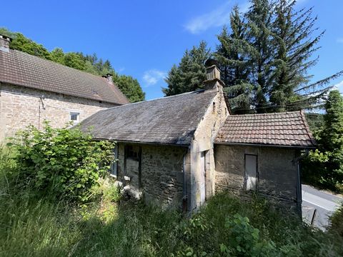 EXCLUSIVITÉ IMMO19.FR / Sur les hauteurs du centre bourg de Corrèze, une maison à restaurée comprenant quatre pièces, de plus sur le même niveau une partie grange attenante de 24 m2 avec possibilité de faire deux niveaux supplémentaires. Elle dispose...