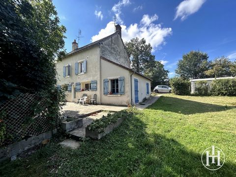 Come and discover this charming country house, located three minutes from the village of Ainay-le-Château with all amenities. It consists of three levels on the ground floor, you will find an open fitted and equipped kitchen giving access to the livi...