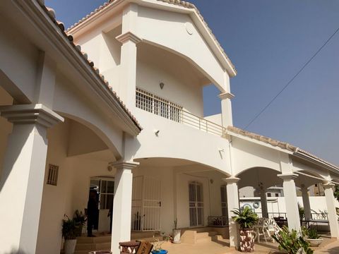 Large villa (2014) of 507 m² of living space on 1,800 m² of land, on 3 fronts. Main house with 5 bedrooms, shower rooms, toilet, kitchen, living room, dining room opening onto the terrace. In the garden, you will find an independent apartment with tw...