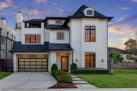 Nestled in the highly sought-after Lamar Terrace, 5509 Navarro Street offers an opportunity to experience luxurious urban living. Built by award winning Carnegie Homes, this exquisite residence effortlessly combines sophisticated design with modern c...