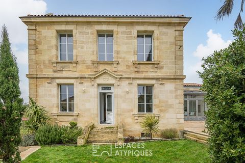 Ideally located in the charming commune of Saint Gervais, just 30 minutes from Bordeaux, this former presbytery of 185m2 has undergone a complete renovation and has a 600m2 garden offering a peaceful outdoor space. As soon as you enter, a superb mast...