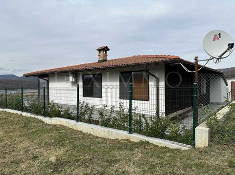 LUXIMMO FINEST ESTATES: ... We present for sale a one-storey newly built house with swimming pool and four bedrooms, first line of water only 5 km from the town of Elena. The property has an area of 100 sq.m. located in a plot of 751 sq.m with a wond...