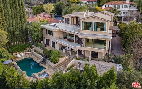 Introducing a one-of-a-kind, south of the boulevard sprawling entertainer's home with stunning city and mountain views nestled in the hills of Sherman Oaks. This 6BD + gym/5.5BA home, featured on Destination LA Season 3, Episode 10, spans nearly 6,00...