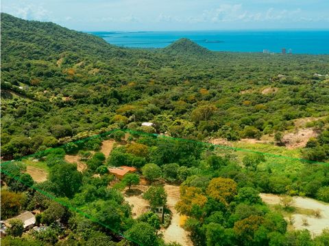 Finca House for Sale 4.2 Hectares Sector Mamancana Santa MartaClose to the Mamancana nature reserve with its back to the Sierra Nevada with a blue view of the Caribbean Sea and on an unexplored road with a new road that will connect the ecological ca...
