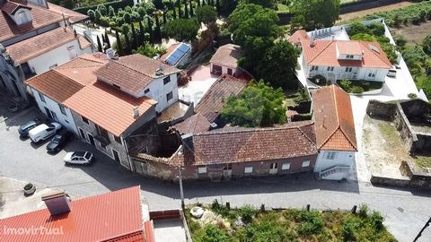 House for sale in the parish of Neves, municipality of Viana do Castelo.   Inserted in a plot of 1.933m2 and with 183m2 of useful area. The property is located in one of the most central places of the parish. Located a few minutes from Barroselas and...