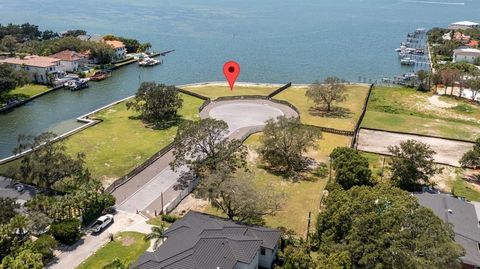 RARELY AVAILABLE waterfront property on the OPEN BAY in Madsen Isles, one of South Tampa's most desired neighborhoods. Build your dream home with Steven Anthony Luxury Homes on one of the largest South Tampa bayfront lots available at ~ .5 Acres, ~21...